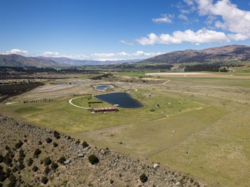 Lake, Hangar and Stunning Rural Lifestyle