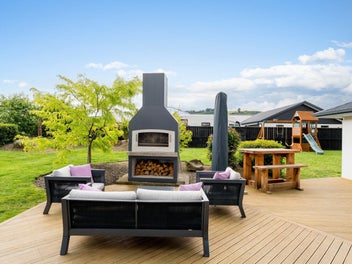 Modern Family Retreat – Vendors Relocating!