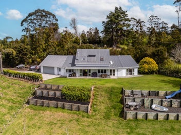 Spacious family home with room to graze and play!