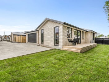 Brand New, High Spec, Ready To Move In!