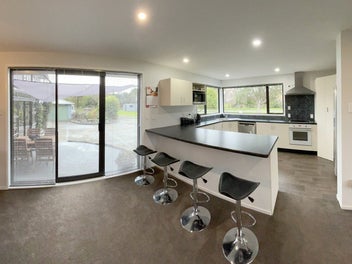 RENOVATED RURAL RETREAT