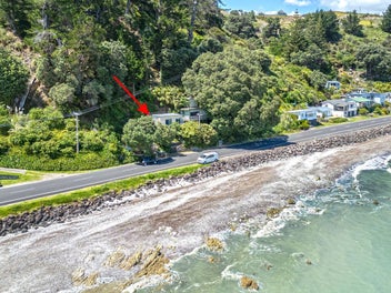 THE LOOK OUT, TE MATA BAY BEACH!