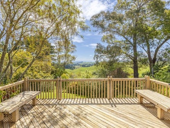 Country living on 5.36ha of productive land