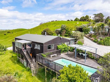 Summer-Ready Off-Grid Escape