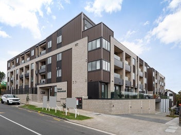 1+1 Flex with 1 carpark in Meadowbank