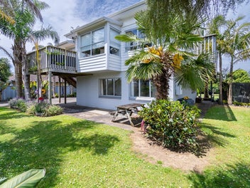 Amazing Coastal Lifestyle Awaits You!