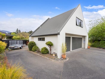 Topia majestic charm