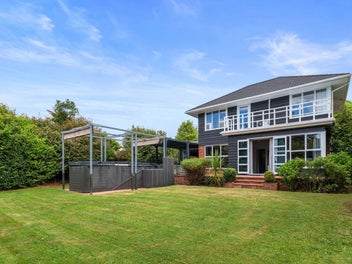 1,437sqm - Private, Quiet, Home & Income