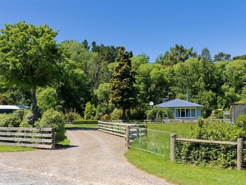 Idyllic 1.16ha Lifestyle – 2 Minutes to Town
