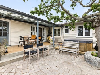 Now Priced - Classic Entertainer with Pool