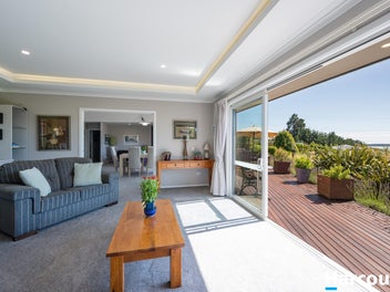 Your Dream Home with Stunning Views!