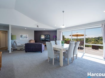 Your Dream Home with Stunning Views!