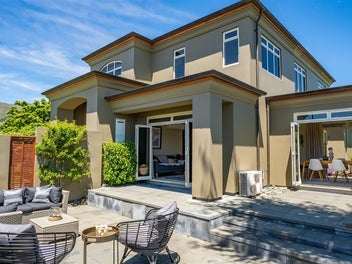 IMPRESSIVE FAMILY HOME