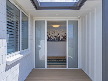 Modern Coastal Retreat with Space for Guests