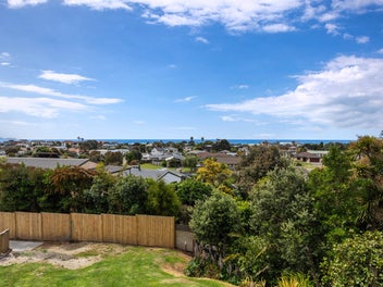 Ohope Land - Ocean and Harbour views!