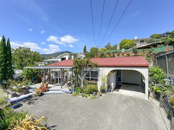 EASY CARE, SUNNY, SEA VIEWS, CONVIENT LOCATION