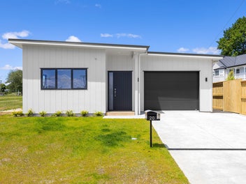 Stunning New Town House in Rainbow Point
