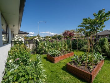 Deadline Sale - bring all offers!