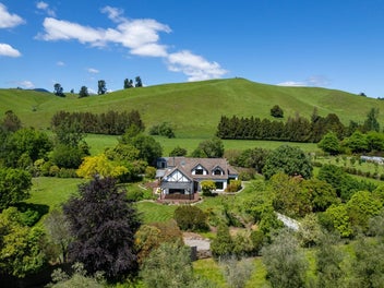 The ultimate lifestyle retreat with land!