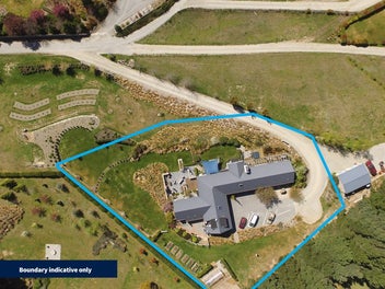 Remarkable 6-Bedroom Lodge/Home in Wanaka