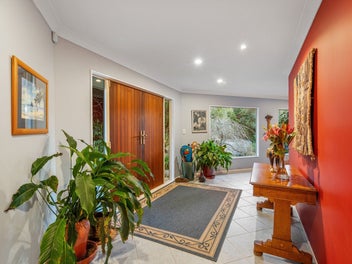 Massive 428m2 home for large family on 2.5 acres