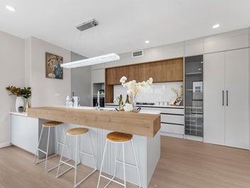 Luxurious Living in the Heart of Flat Bush!