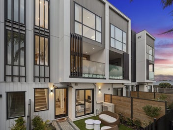 Bracken Out in Style in Takapuna