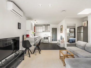 PERFECT FOR FIRST-TIME BUYERS OR RETIREES!