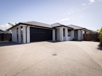 Coastal brick, contemporary living