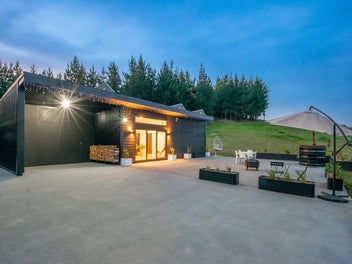 Paradise & views & off grid