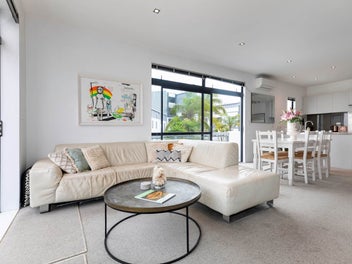 Big Townhouse - Little Price