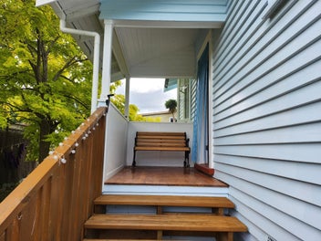 LARGE CHARACTER COTTAGE - 1930s CHARM