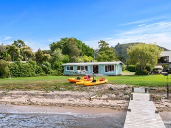 Lakeside - 3,511sqm in three generous titles