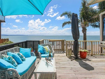 Grandstand Sea Views - Great Land Bank