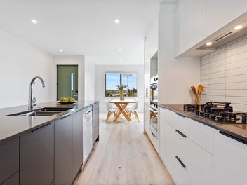 5 Bed + Study + Garage - Park Green, Karaka