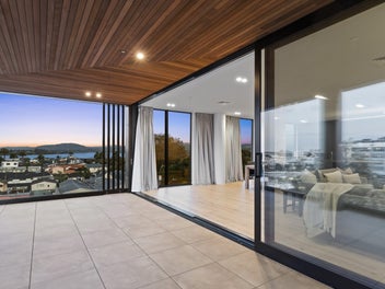 Prestigious penthouse CBD living