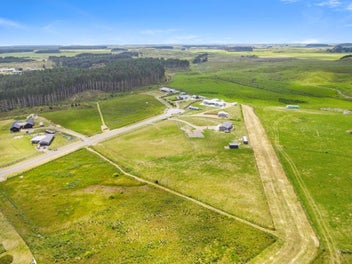 Luxury Coastal Living at Waitarere!
