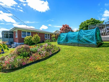 Solid spacious home, incredible views!