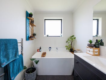 Spacious lock and leave in a great neighborhood