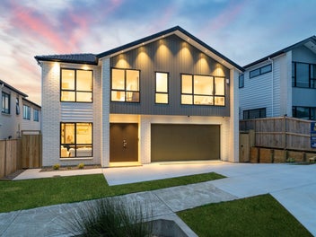 Brand new massive 8 bedrooms with granny