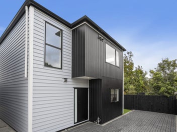 only 1 left for Affordable brand new 4 beddy!