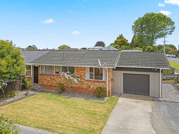 Urgent sale 2 Bedrooms with minor Do Up opport...