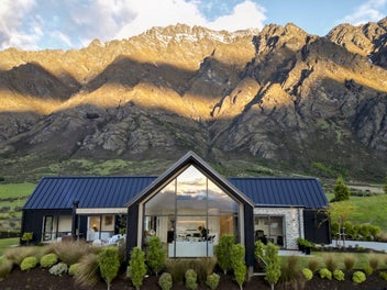 Exquisite Home and Outlook in Jack's Point