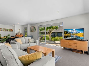 Stylish Sunny Home, Rental or Beach Bach
