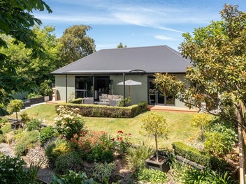 Executive Riverside Retreat