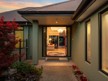 Executive Riverside Retreat