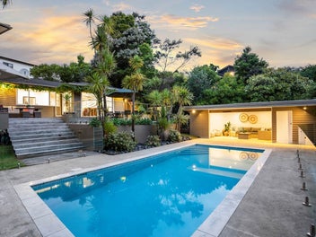 The Ultimate Entertainer - Tropical Oasis