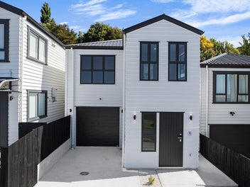 Freehold Gem in Prime Location