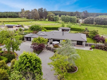 Executive Family Lifestyle & Horse Lovers Haven!