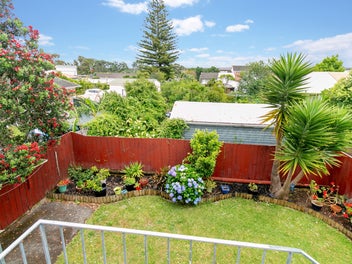Elevated Corner End Unit with Garden